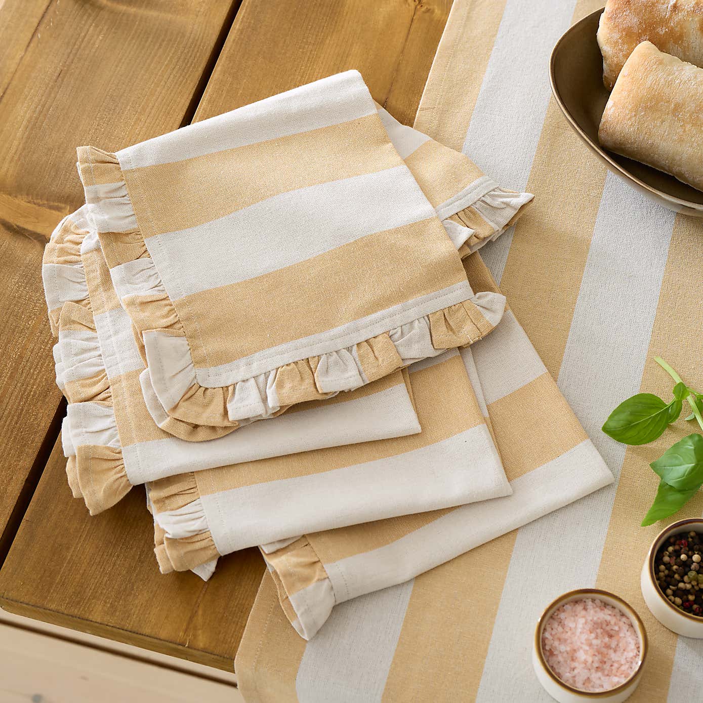 Linford Pack of 4 Stripe Frill Napkins