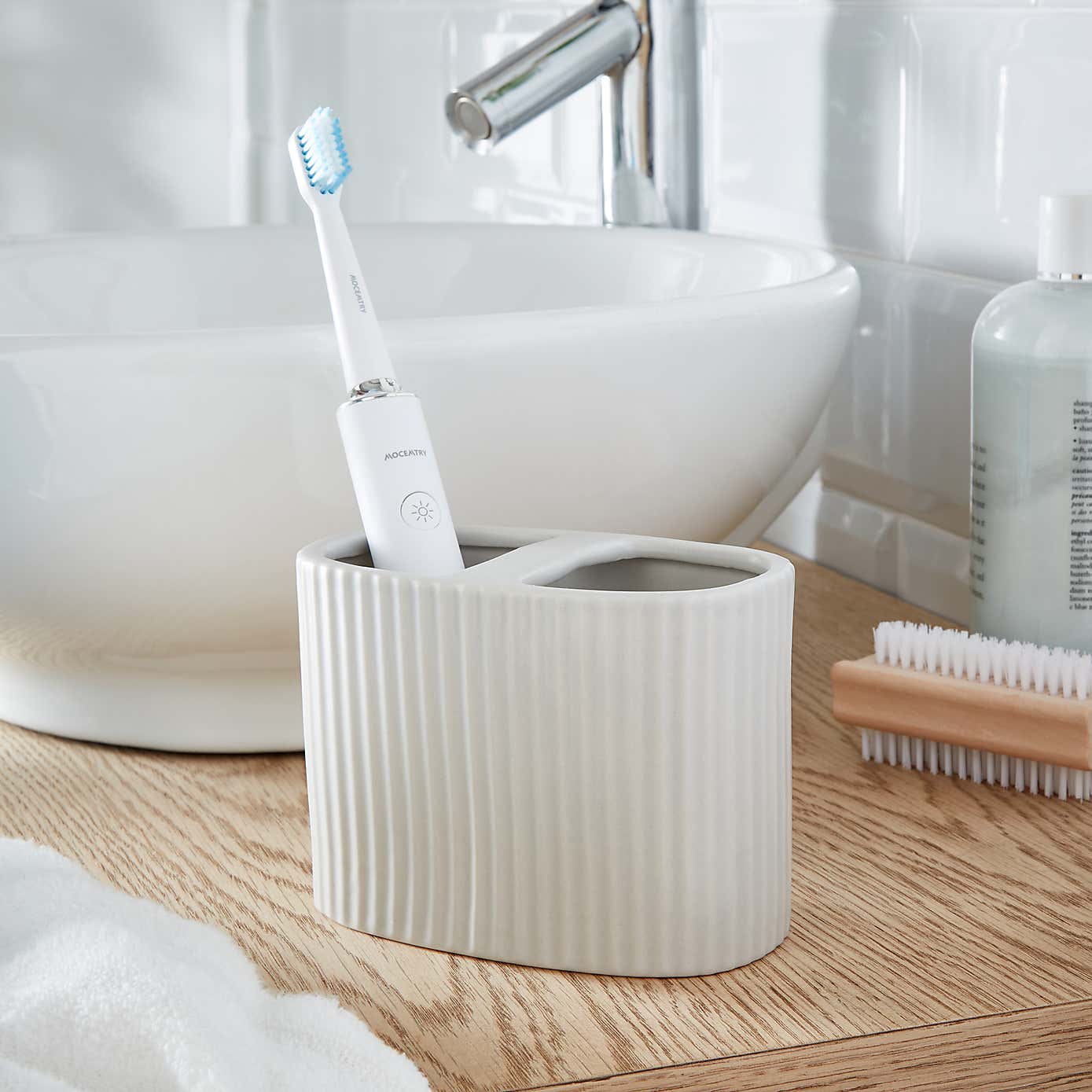 Ribbed Electric Toothbrush Holder