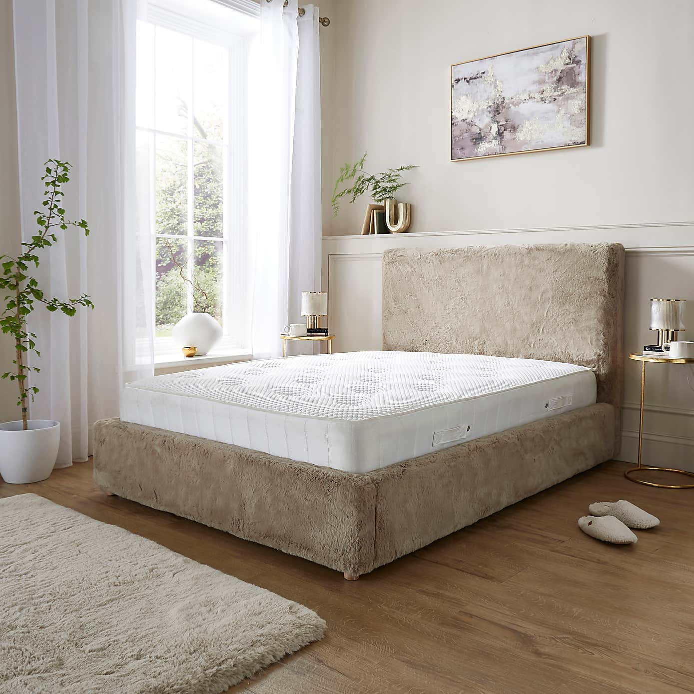 Elysia Bed, Faux Fur