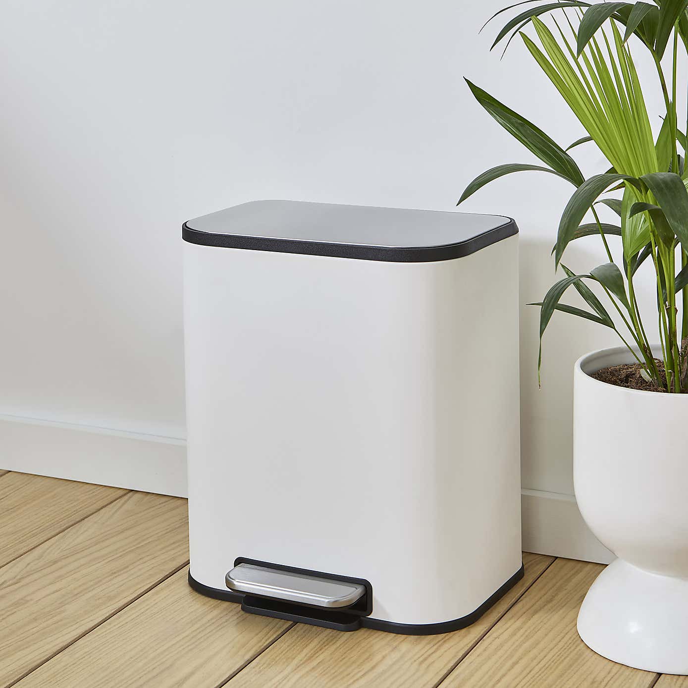Sleek Soft Touch 20L Bin