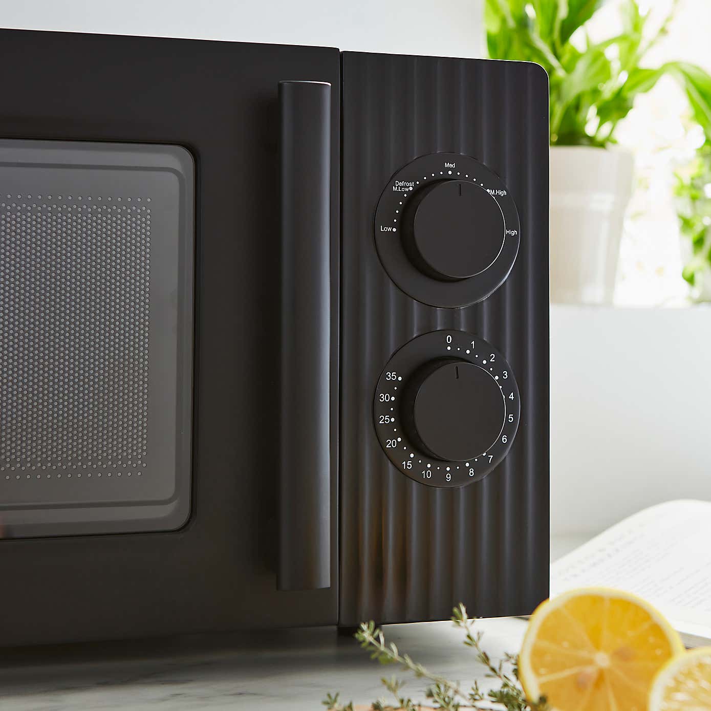 Black Ribbed 20L 700W Microwave