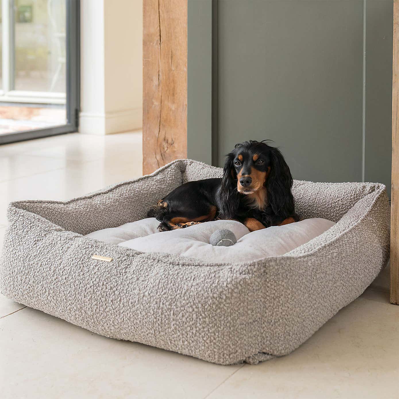 Lords and Labradors Boucle Box Dog Bed
