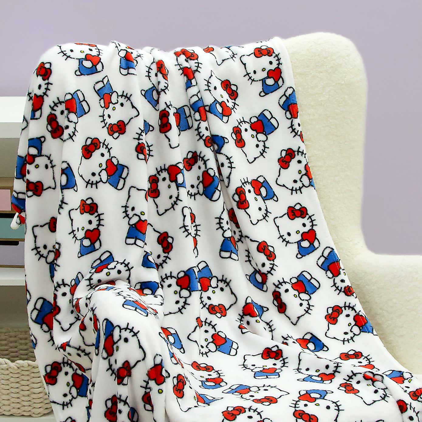 Hello Kitty Heartheld Fleece Blanket
