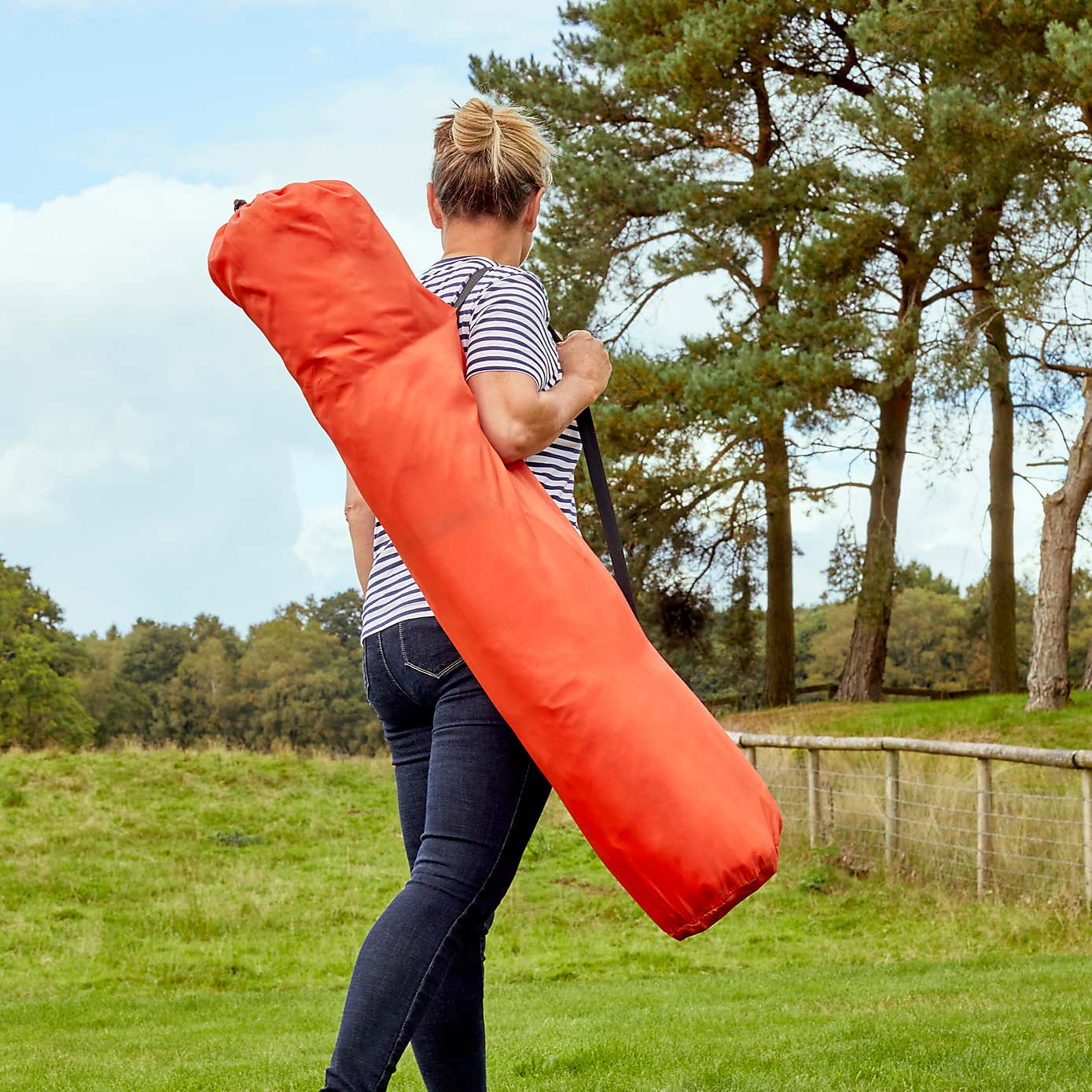 Padded Butterfly Chair, Black