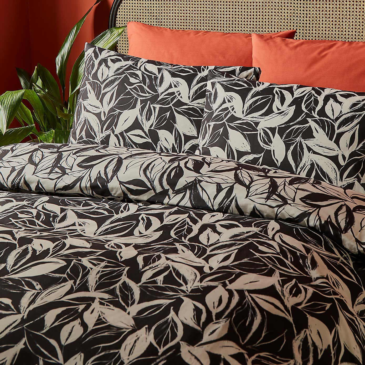 Sketched Leaf 144 Thread Count Reversible Cotton Duvet Cover & Pillowcase Set