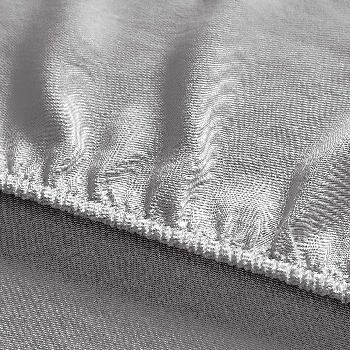 Super Soft Plain White 28cm Fitted Sheet