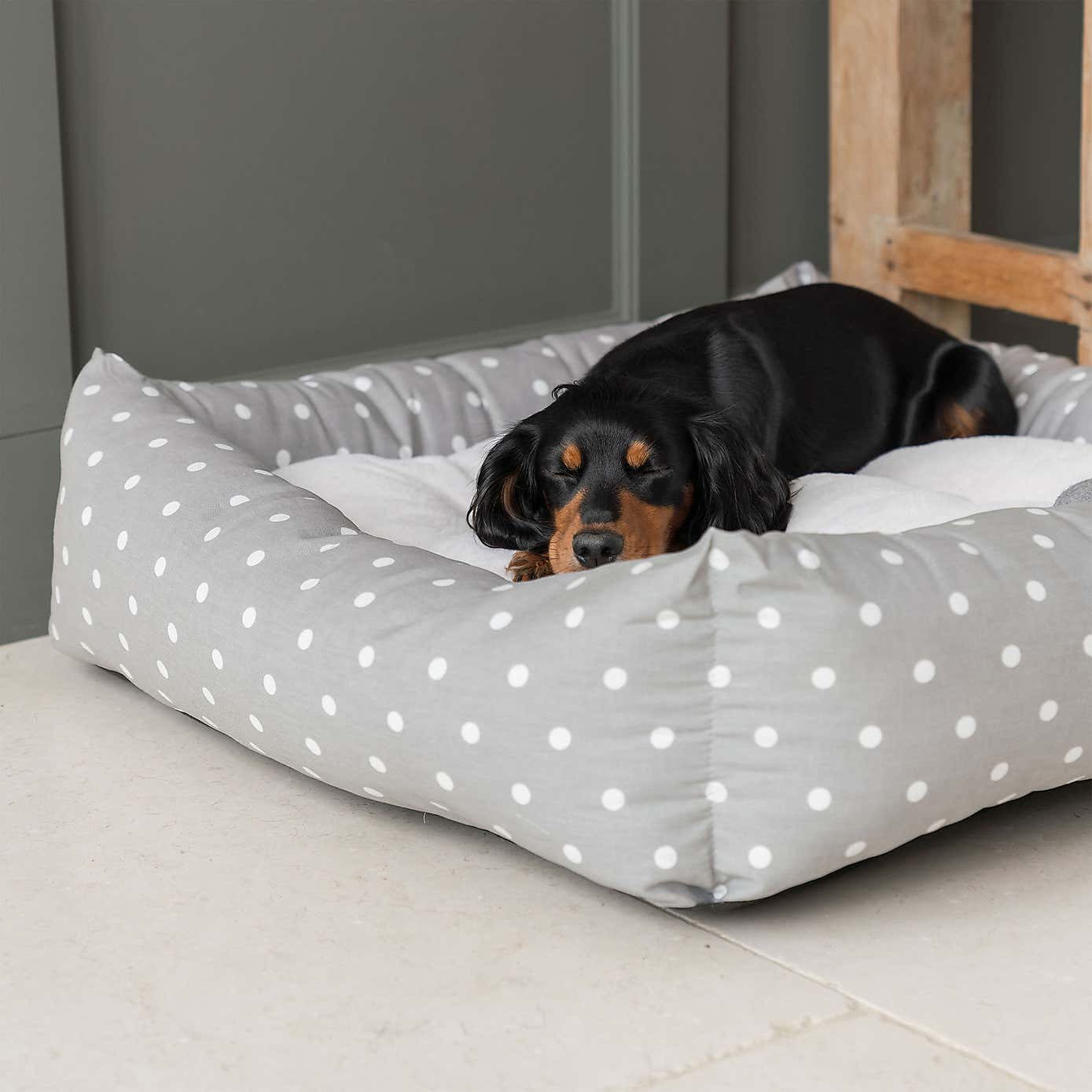 Lords and Labradors Balmoral Spotty Box Dog Bed
