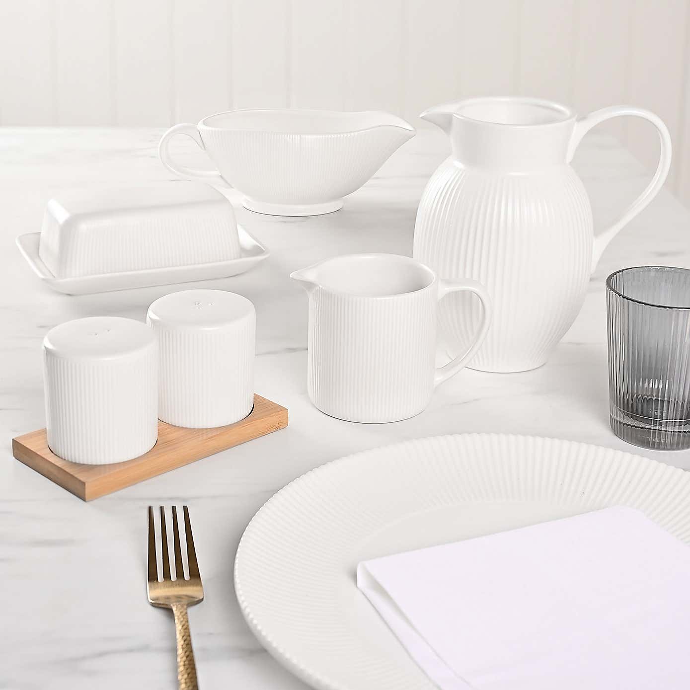 Hestia Ribbed Gravy Dish