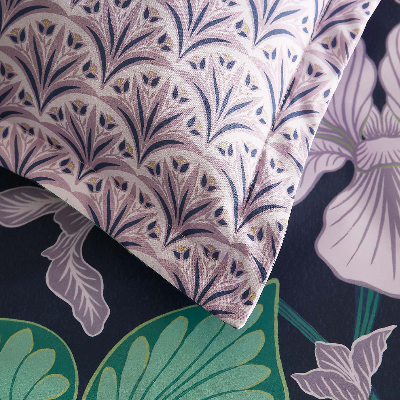 Nouveau Iris Oxford Pillowcase