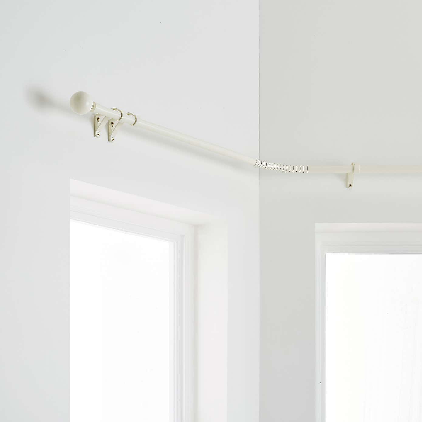 Bay Fixed Metal Eyelet Curtain Pole