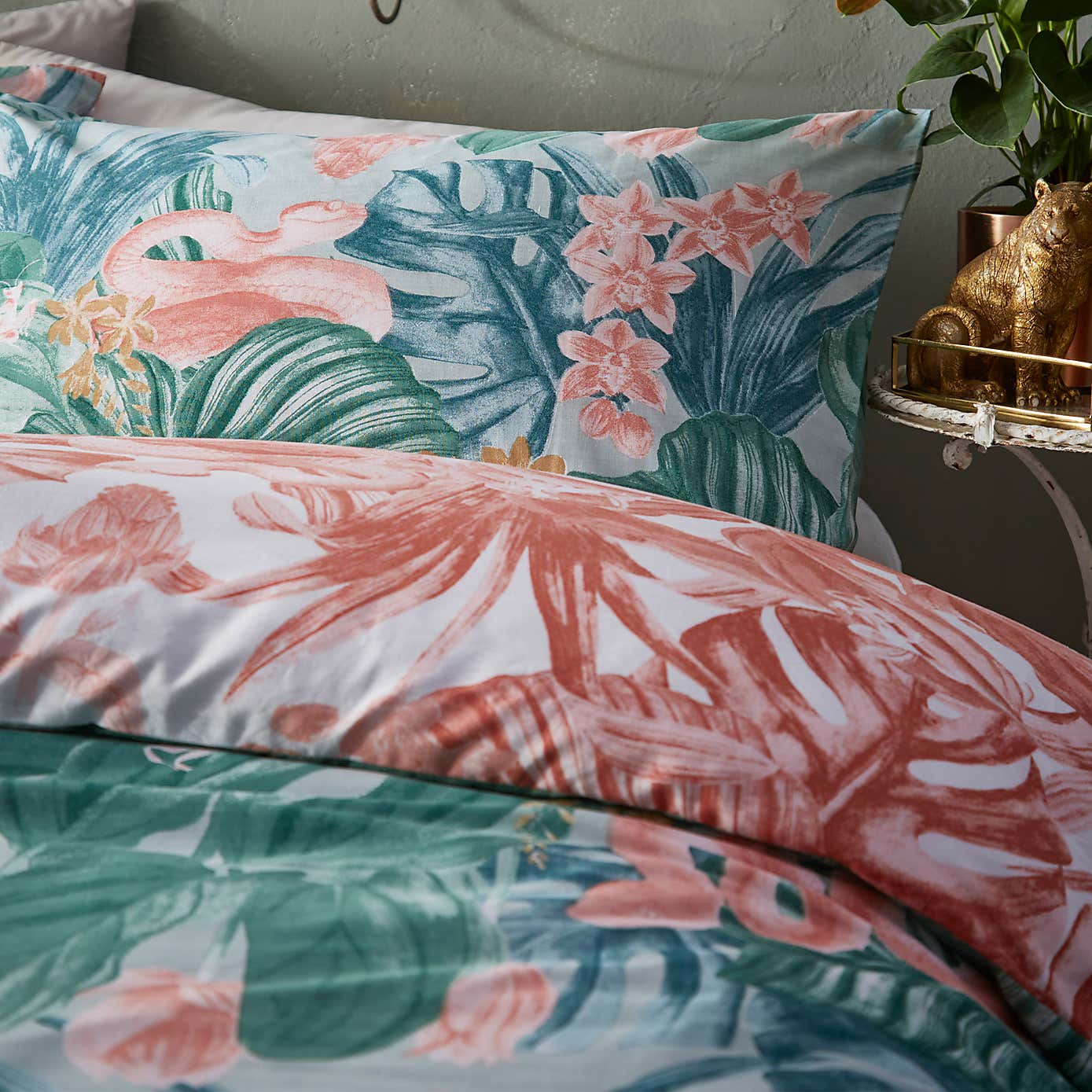 Furn. Medinilla Duvet Cover & Pillowcase Set