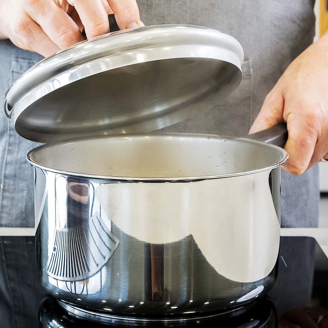 KitchenCraft Extra-Deep Stainless Steel Induction Hob Saucepan with Lid, Large