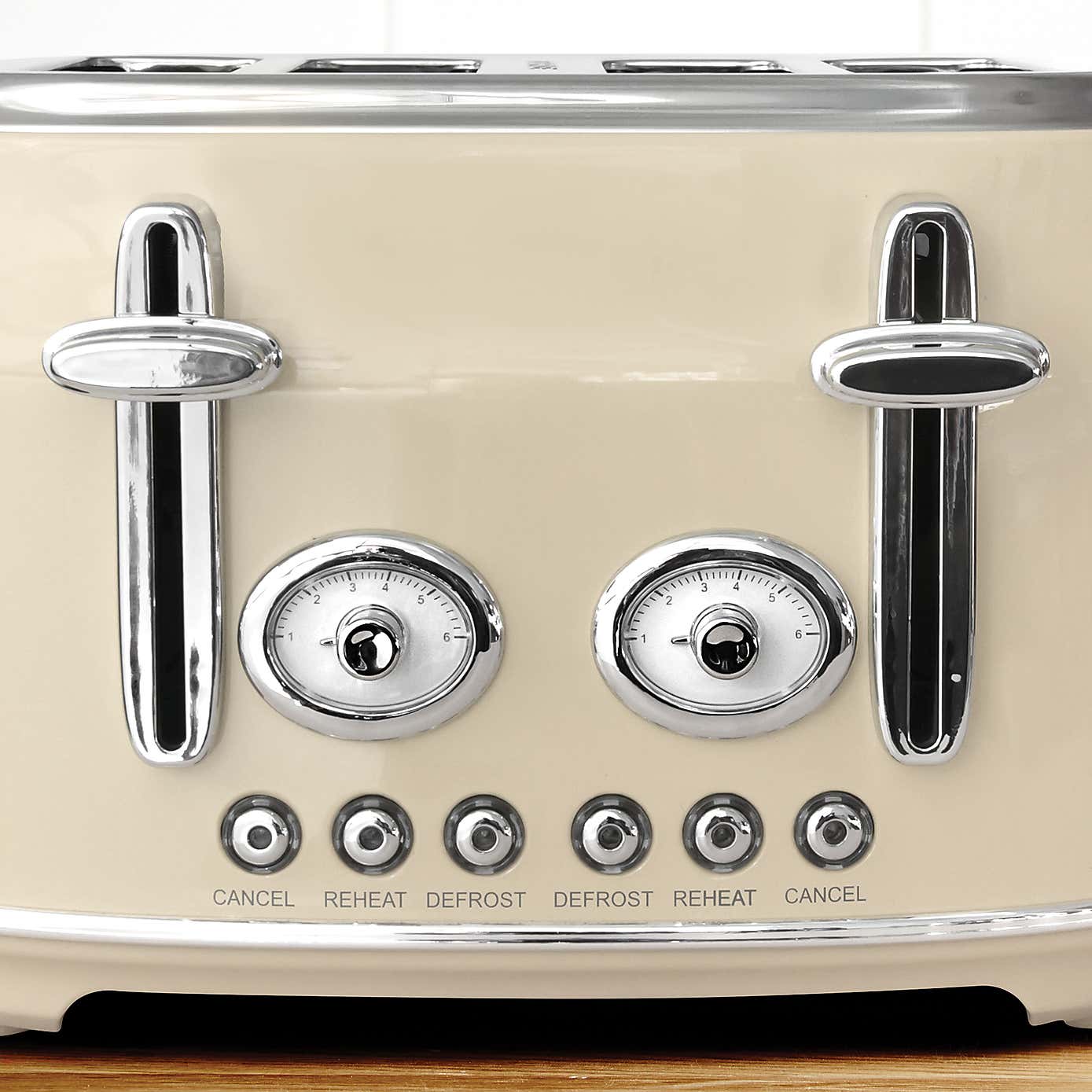 Retro Cream 4 Slice Toaster