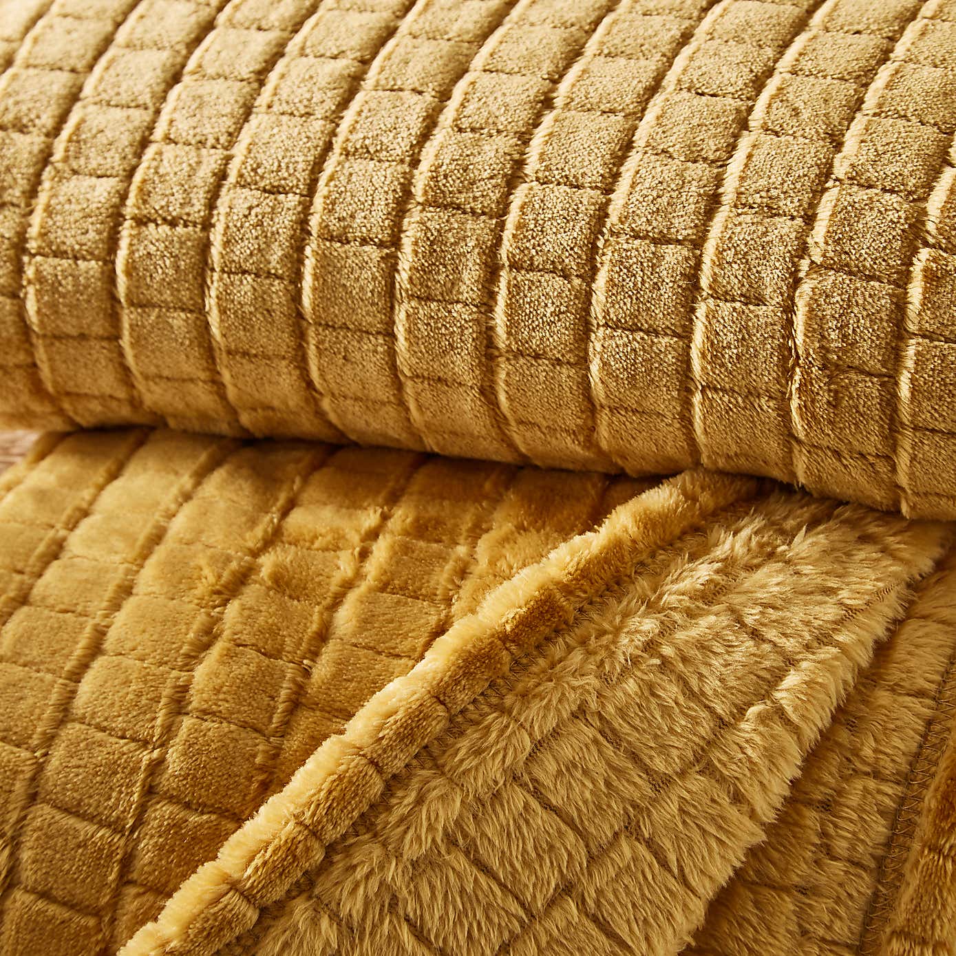 Small Squares 130cm x 180cm Throw