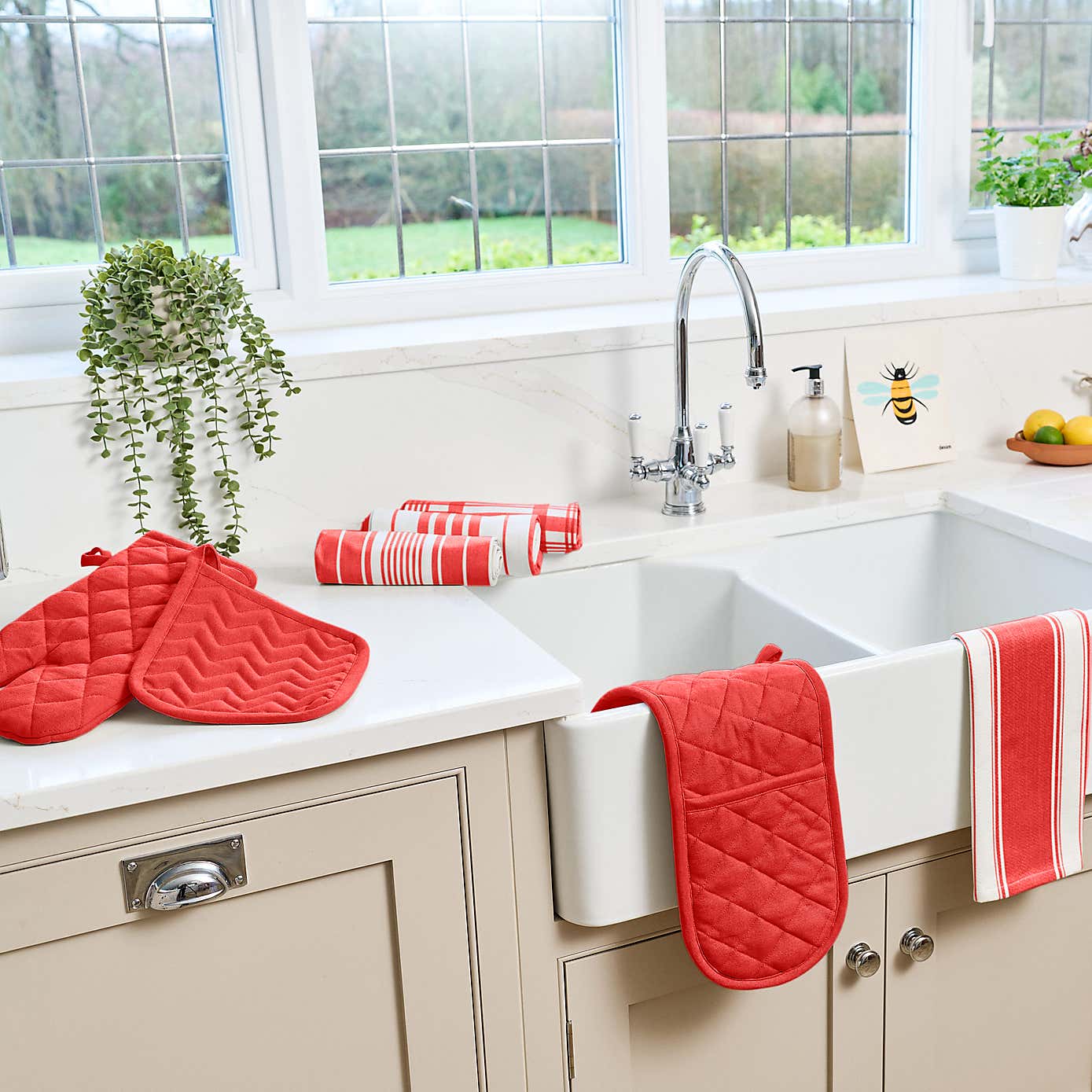 Dexam Set of 2 Love Colour Single Oven Gloves