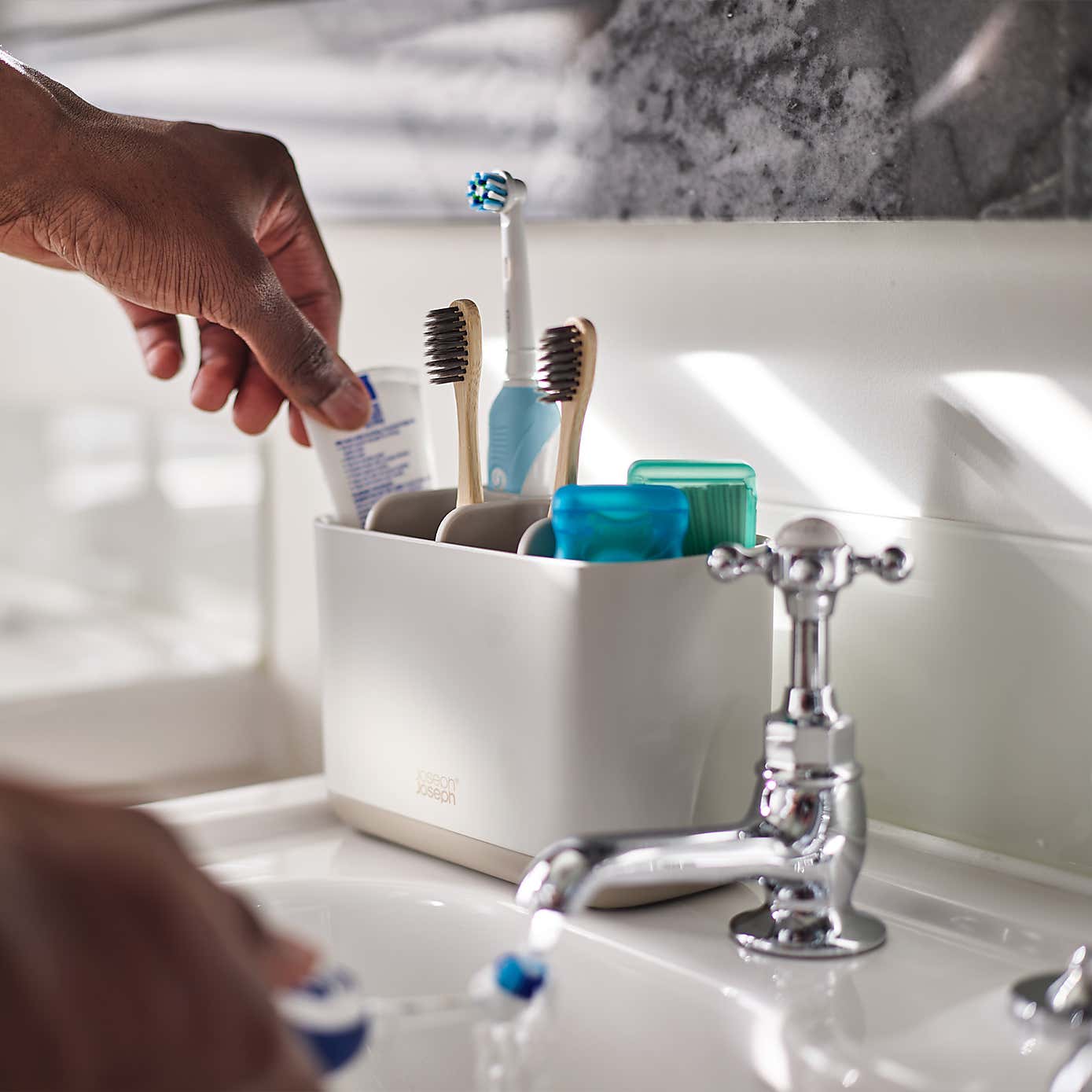 Joseph Joseph Extra Large Grey Toothbrush Caddy