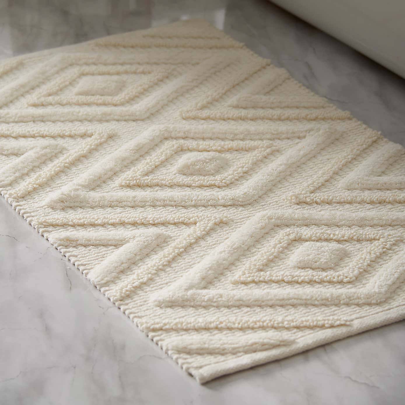 Global Woven and Tufted Bath Mat