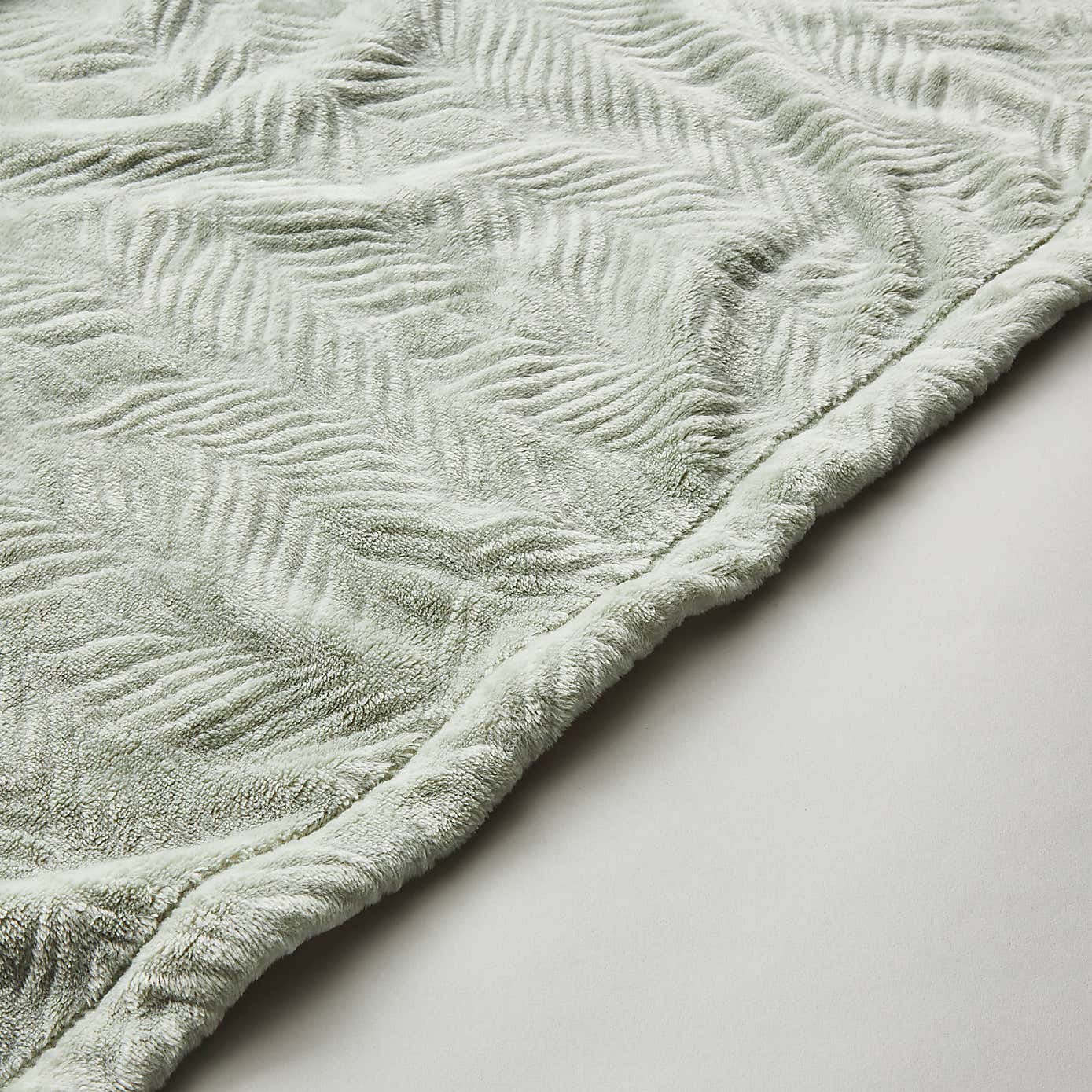 Leila Leaf Fleece Throw 130x170cm