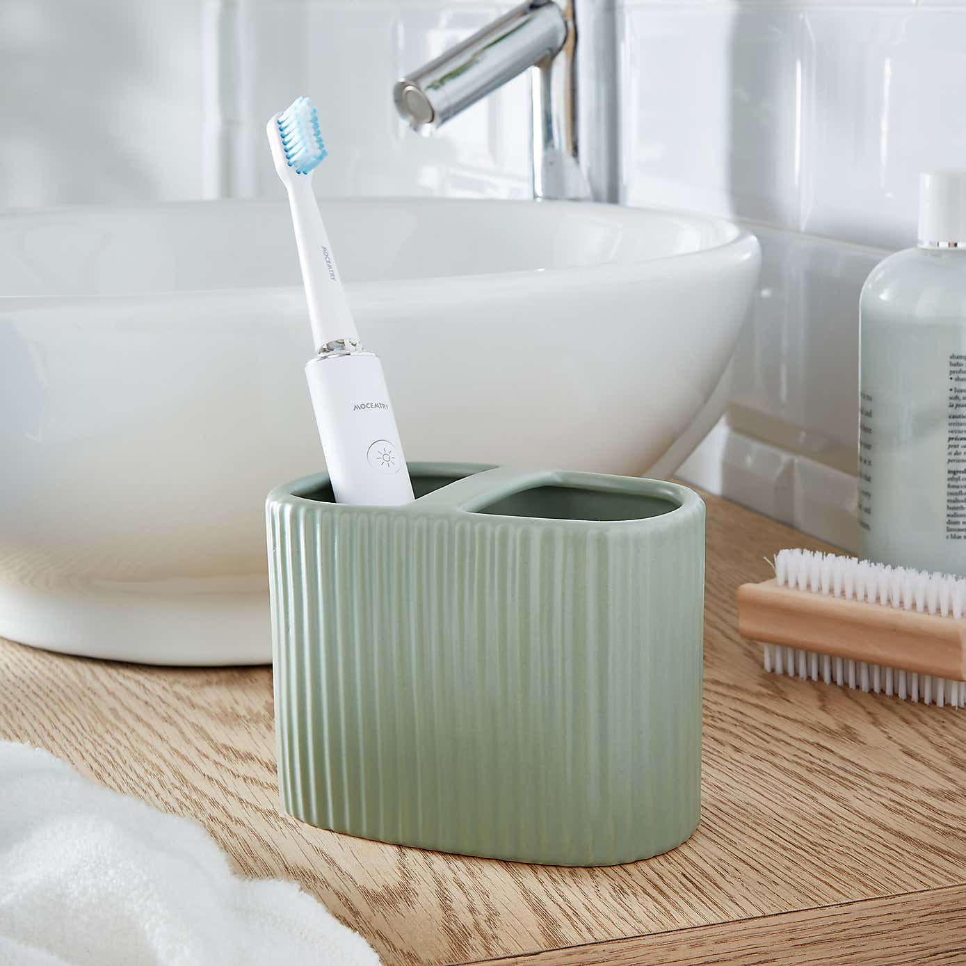 Ribbed Electric Toothbrush Holder
