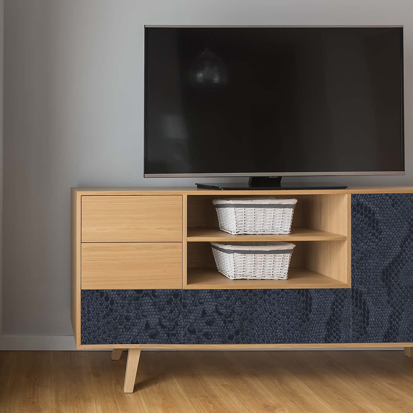 Gekko Fix Black Snake Sticky Back Plastic