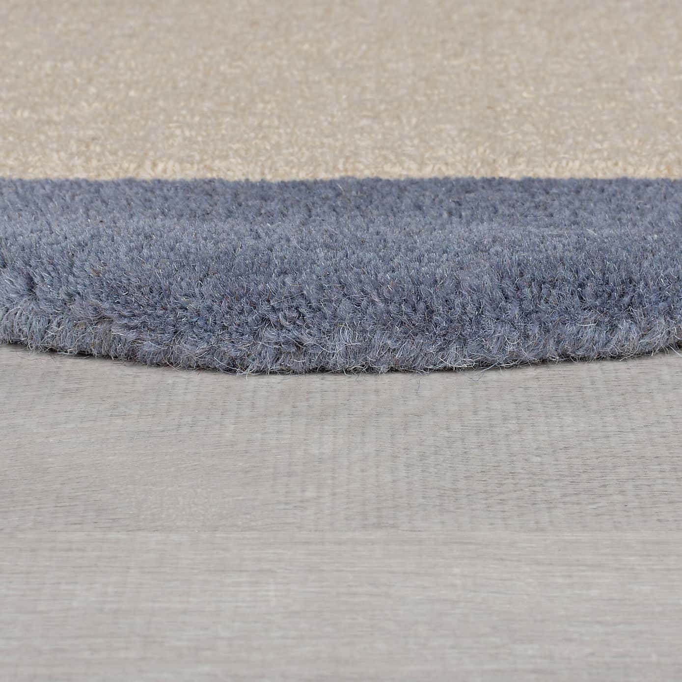 Bonnie Scallop Natural Border Wool Rug