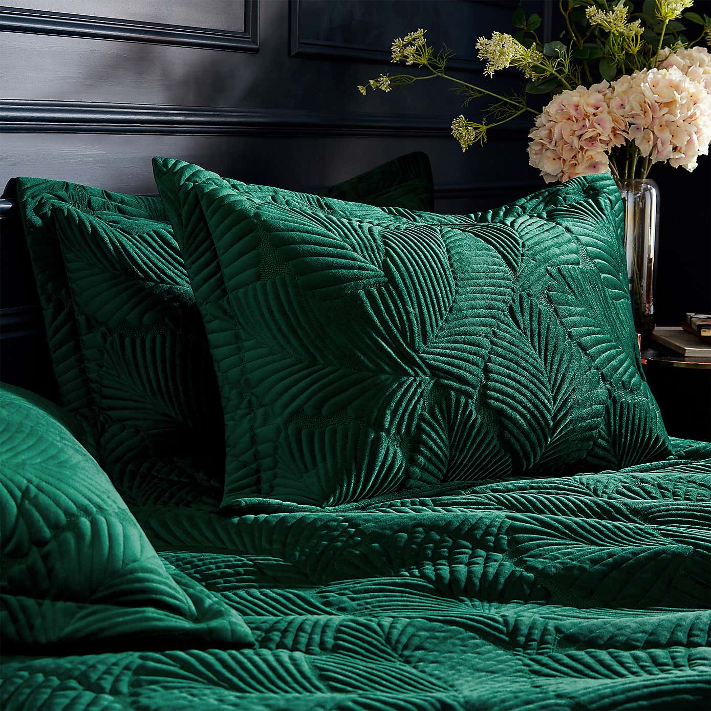 Palmeria Emerald Velvet Duvet Cover and Pillowcase Set