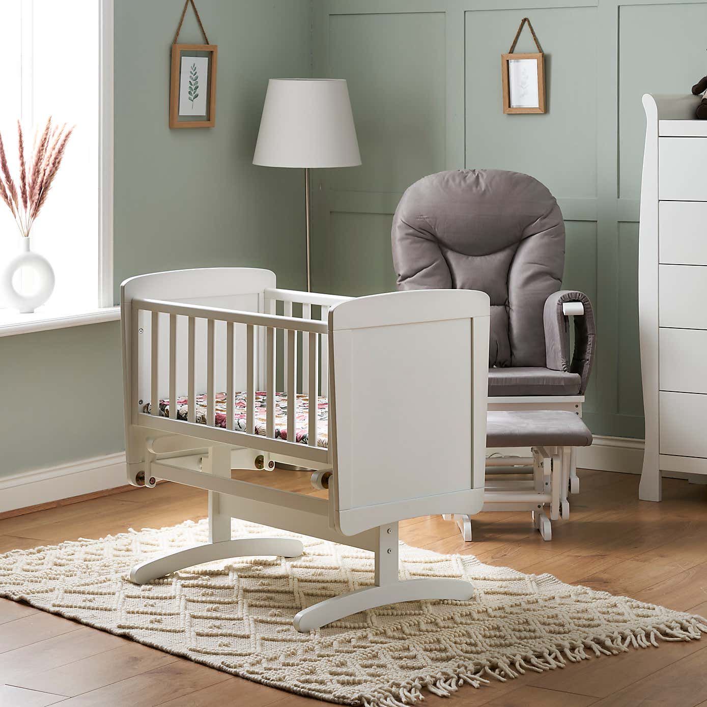 OBaby Gliding Crib, White Pine