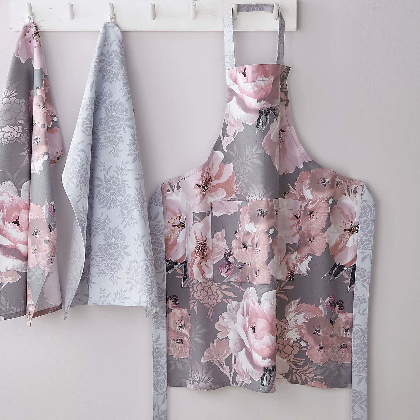 Catherine Lansfield Dramatic Floral Apron