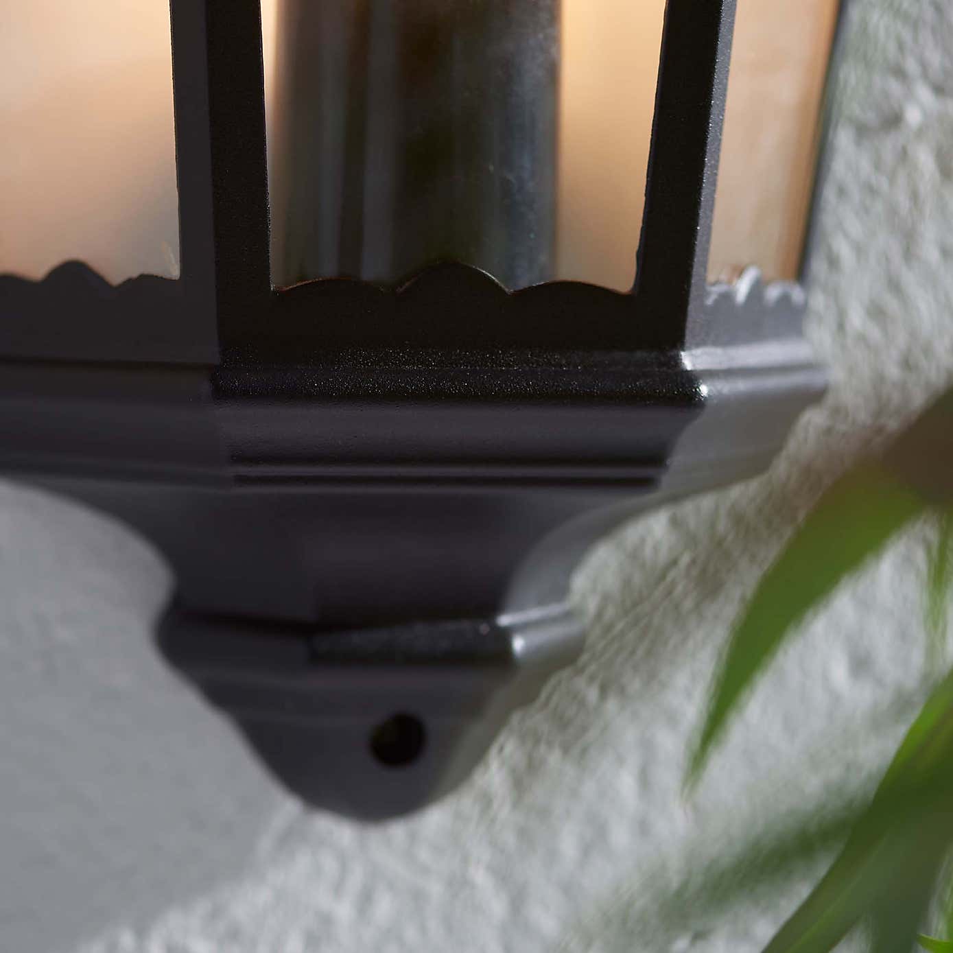 Return - Vogue Trenton Outdoor Wall Light
