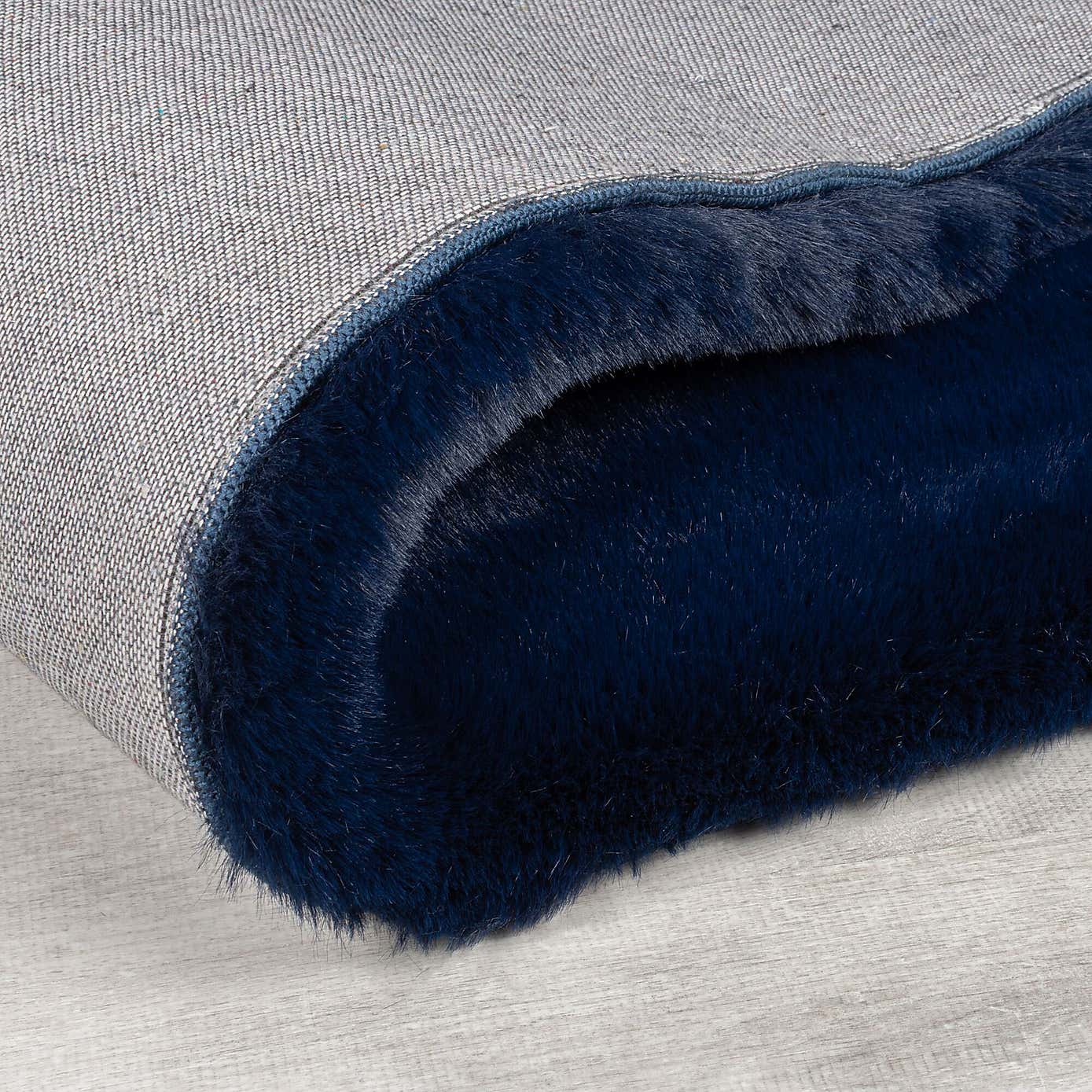 Ivy Luxury Faux Fur Rug