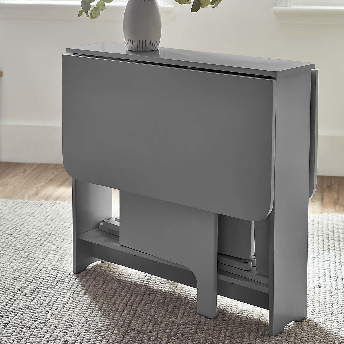 Gatan Gateleg Table With 2 Chairs