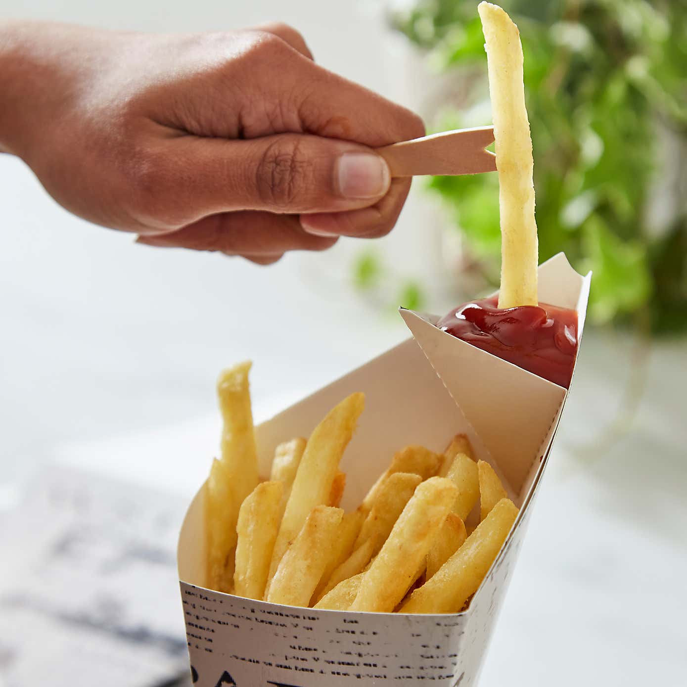 10 Paper Chip Cones with Sauce Holder