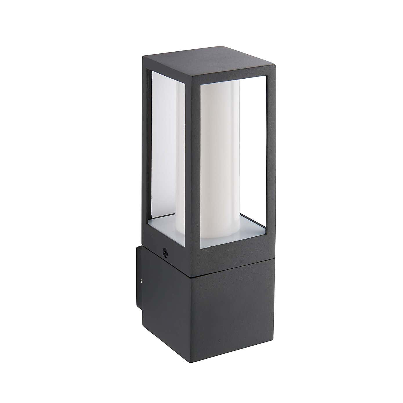 Vogue Lighting Preston Outdoor Wall Light