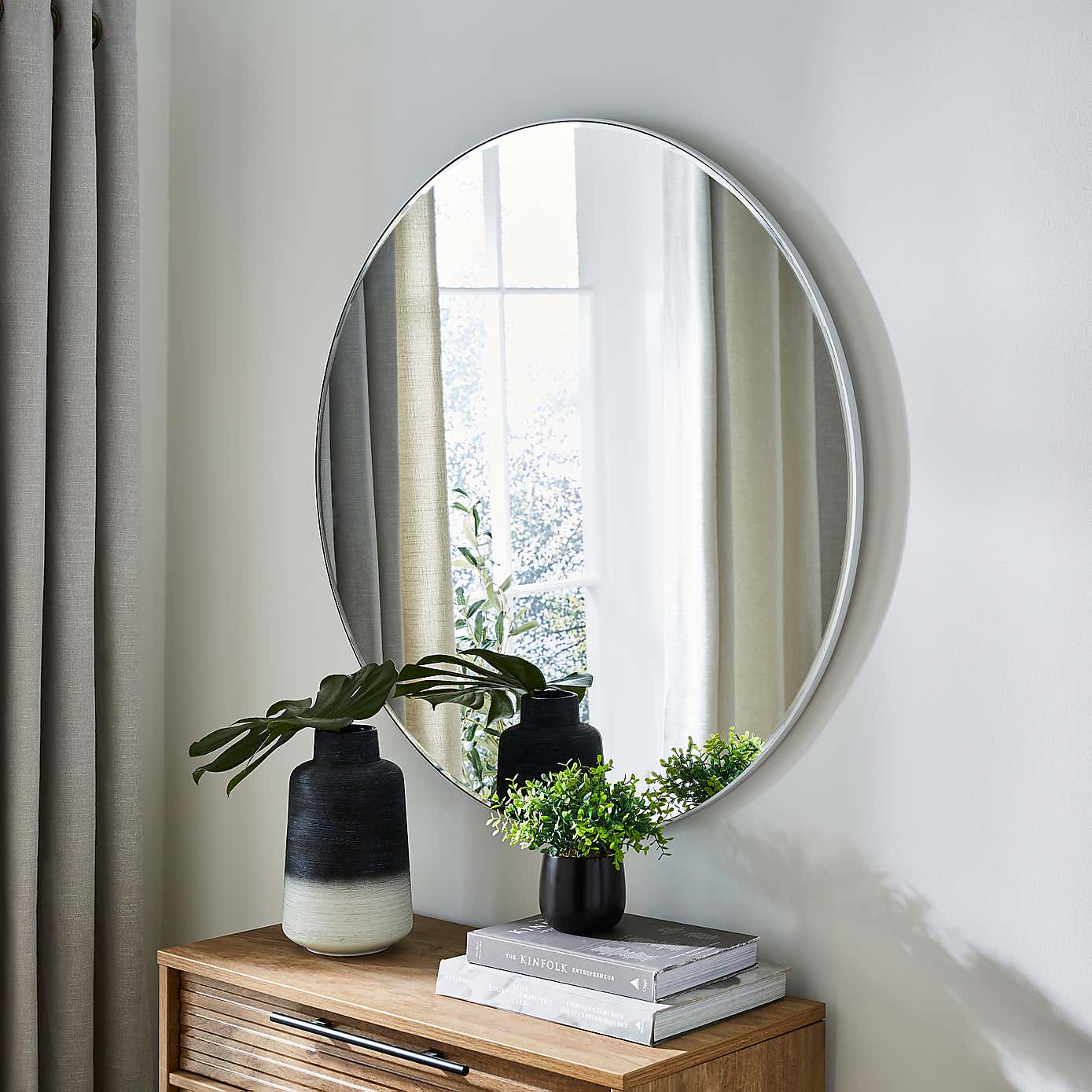 Apartment Round Frame Wall Mirror