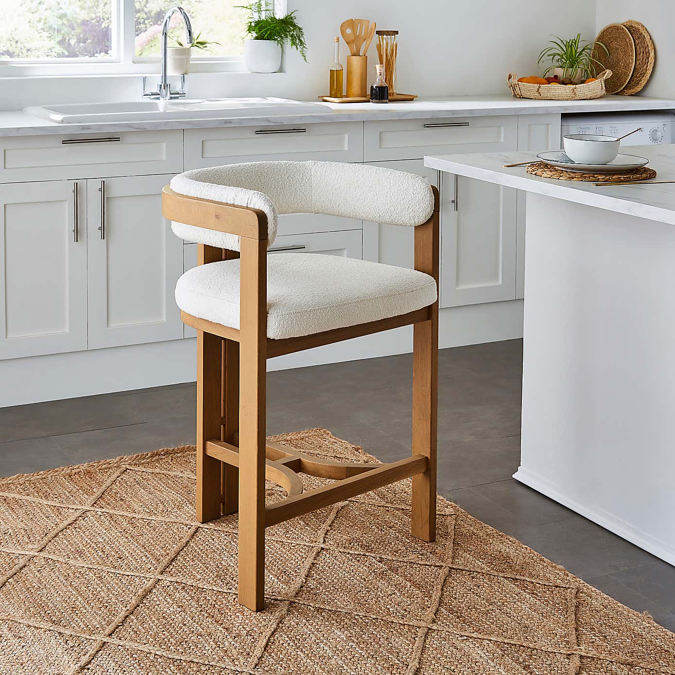 Lovato Barstool, Boucle