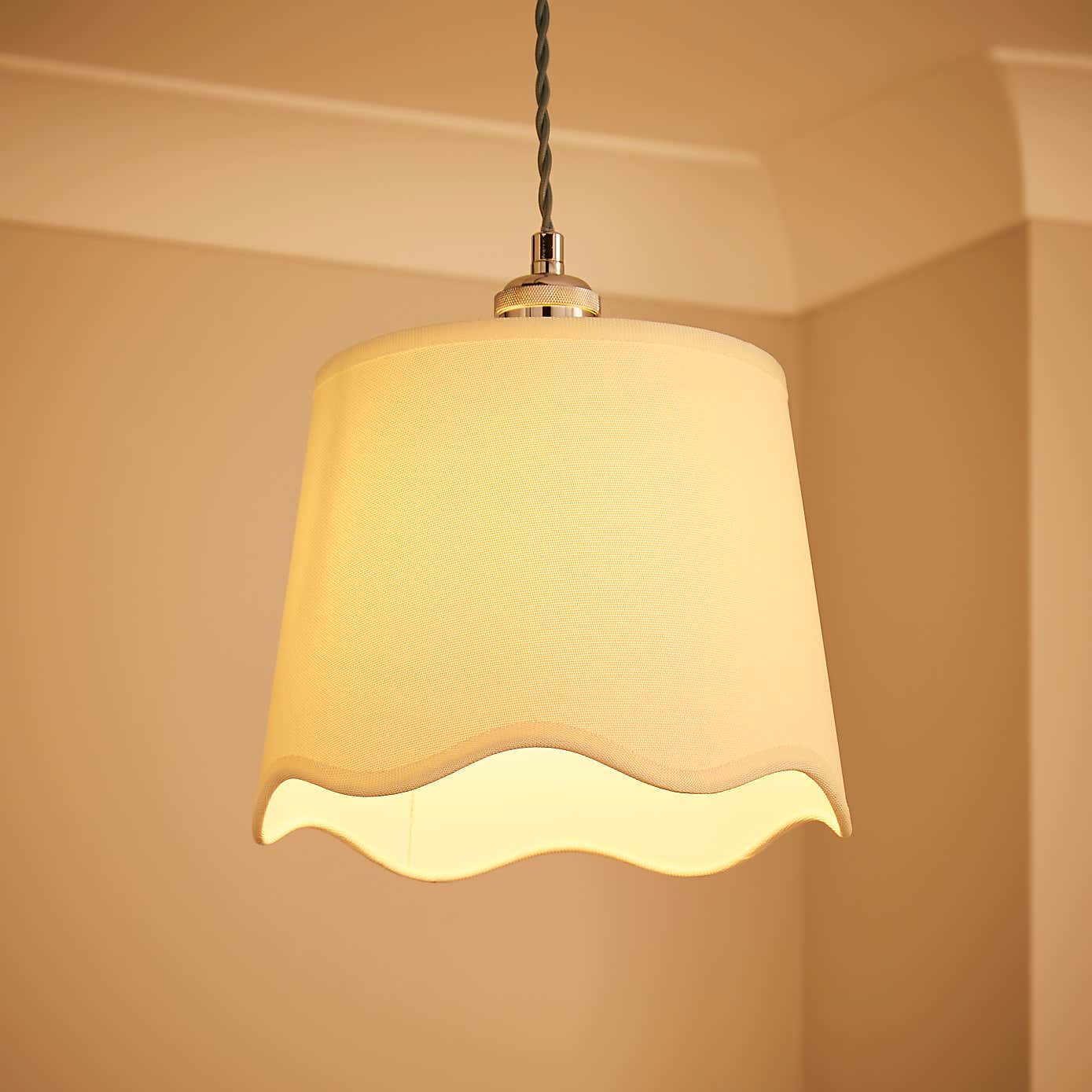 Scalloped Edge Linen Lamp Shade