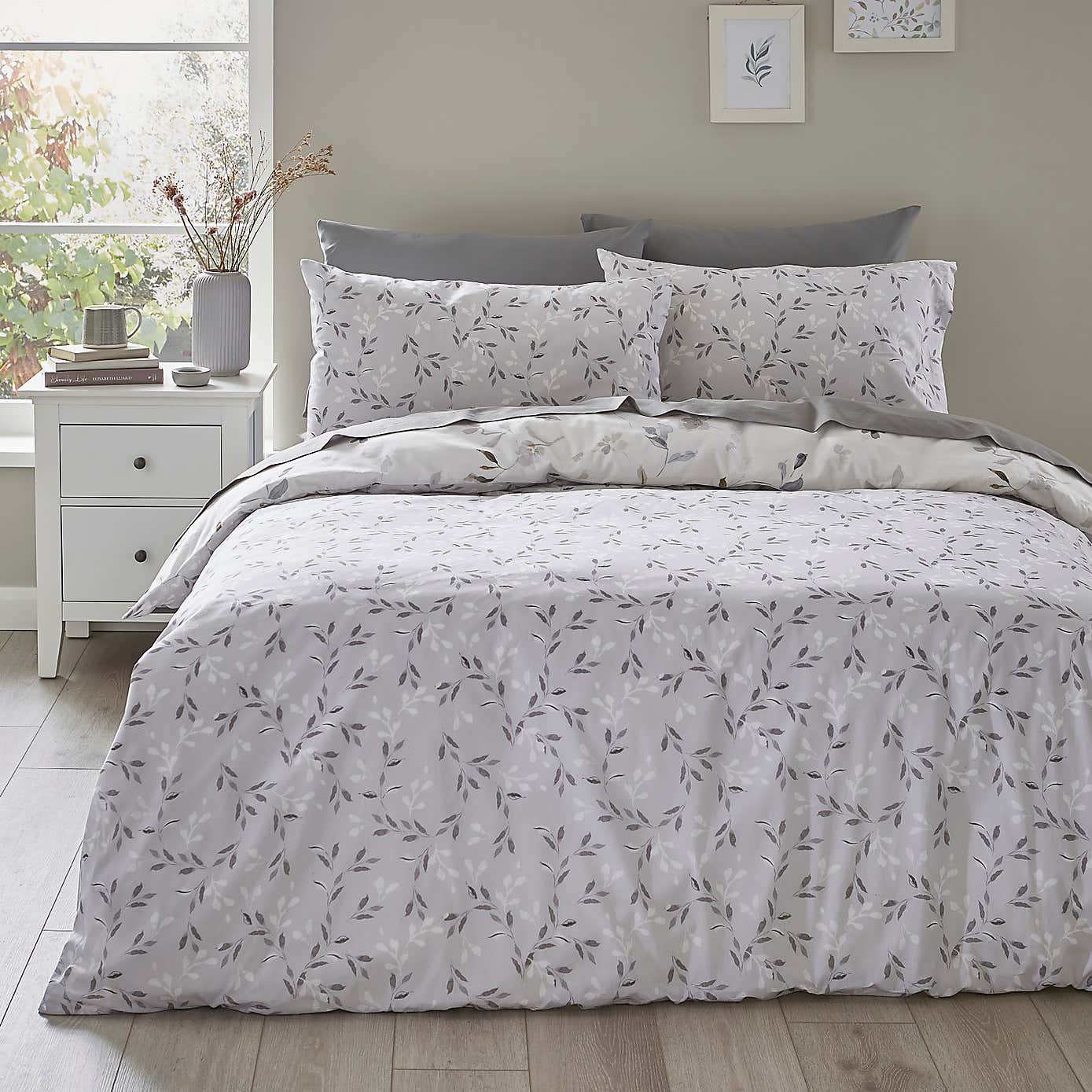 Moonlight Floral 144 Thread Count Reversible Duvet Cover & Pillowcase Set