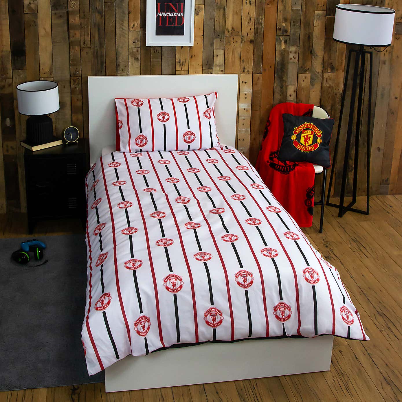Manchester United Crest Single Duvet Cover and Pillowcase Set