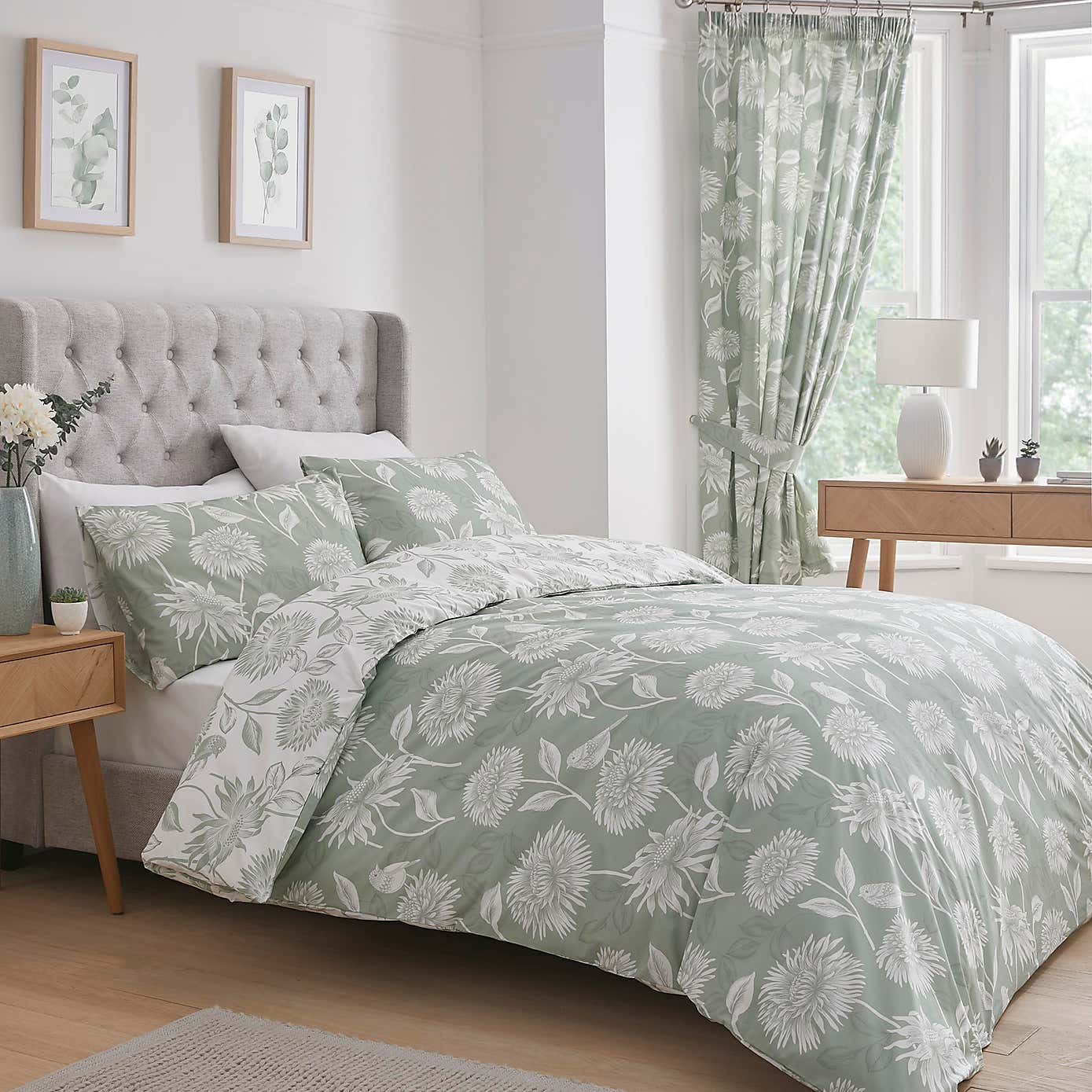 Dreams and Drapes Chrysanthemum Reversible Duvet Cover and Pillowcase Set