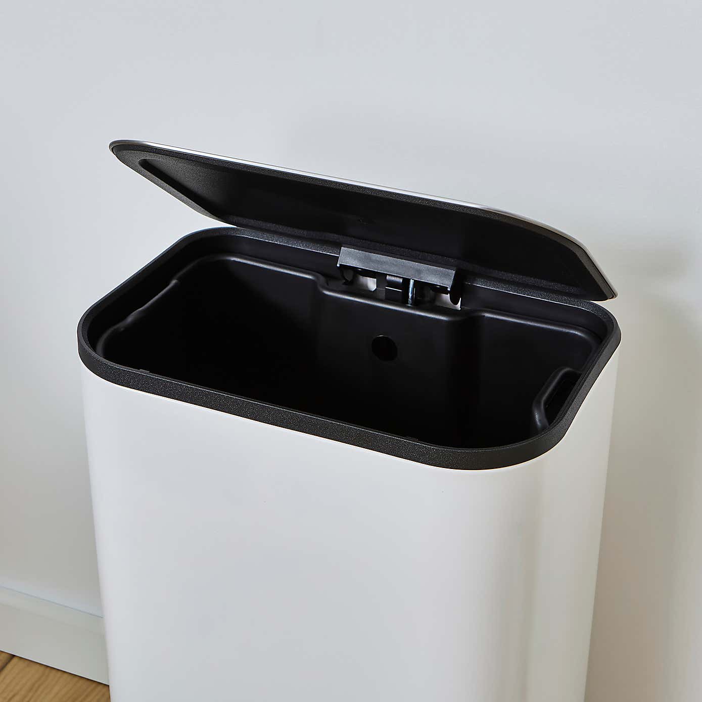 Sleek Soft Touch 30L Bin