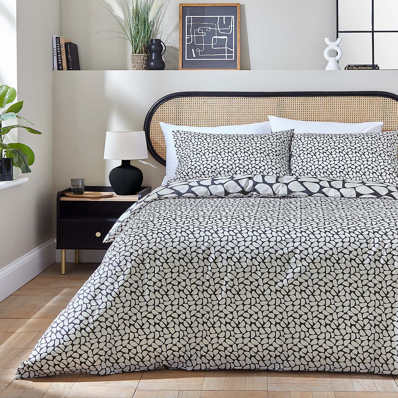 Nixon Semi Circle Duvet Cover & Pillowcase Set