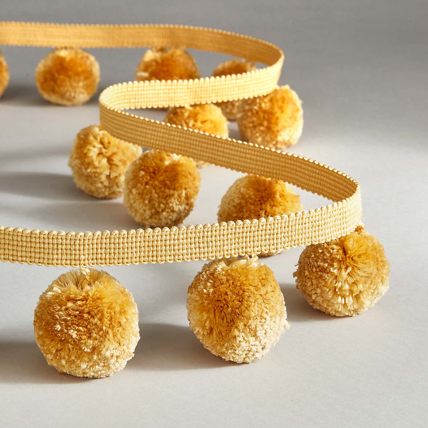 Jumbo Pom Pom Fringe