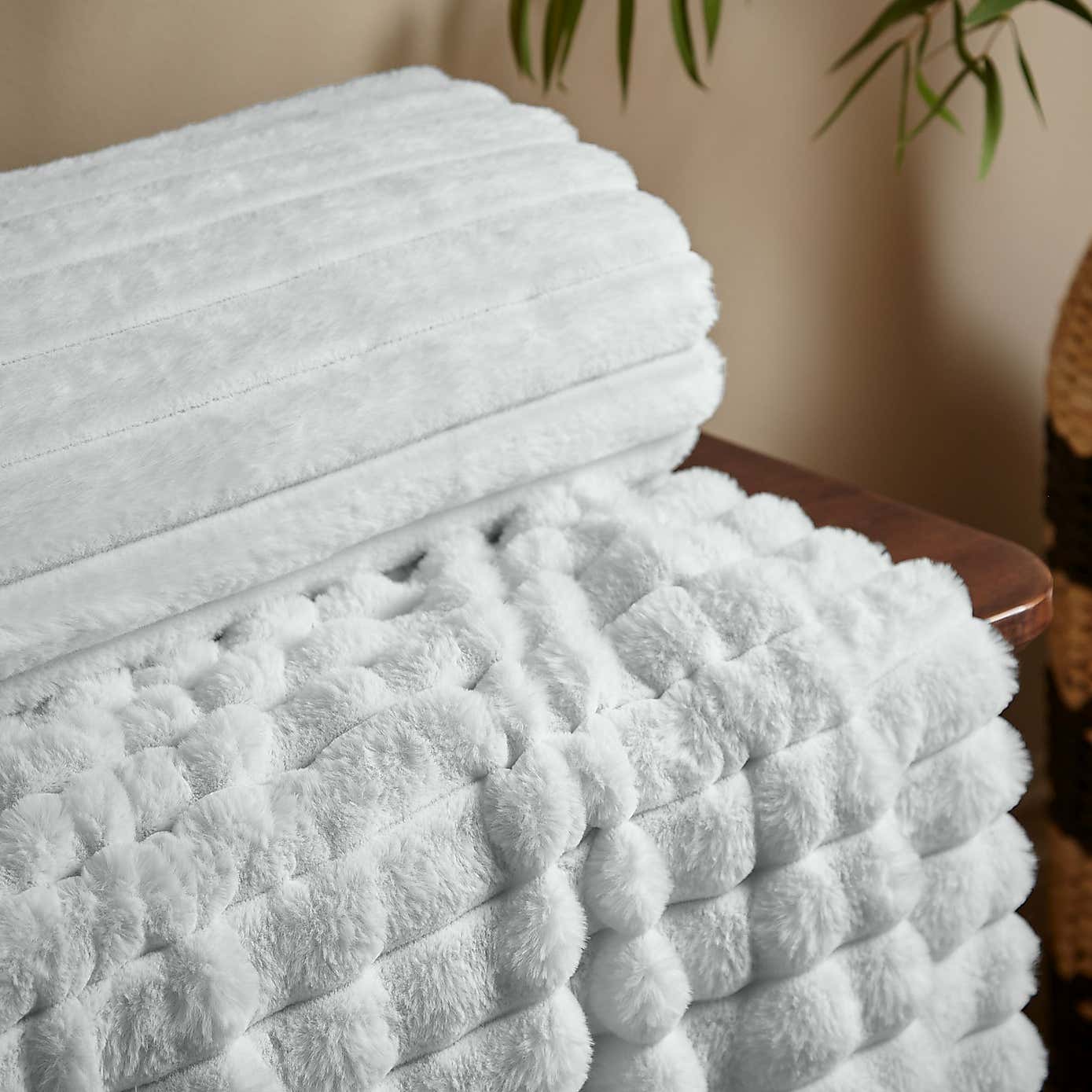 Cosy Ribbed Throw 130cm x 170cm