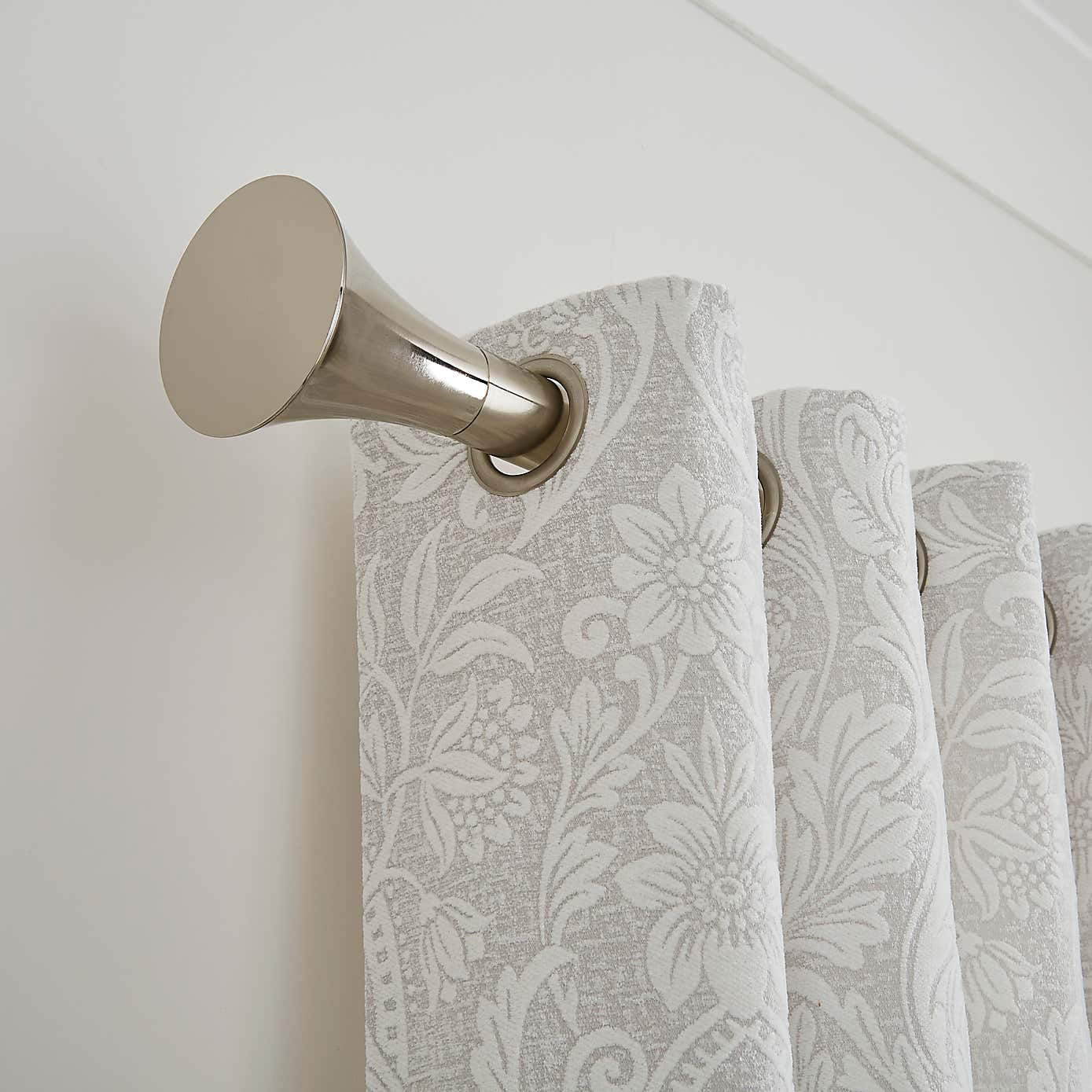 Flush Trumpet Fixed Metal Curtain Pole with Rings