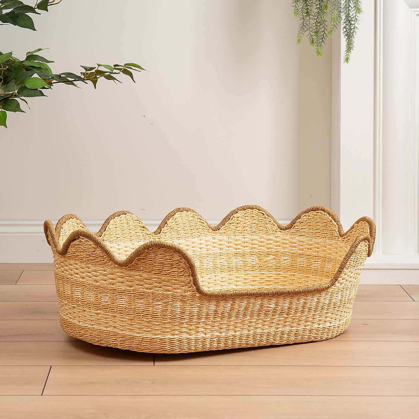 Natural Scallop Woven Pet Bed