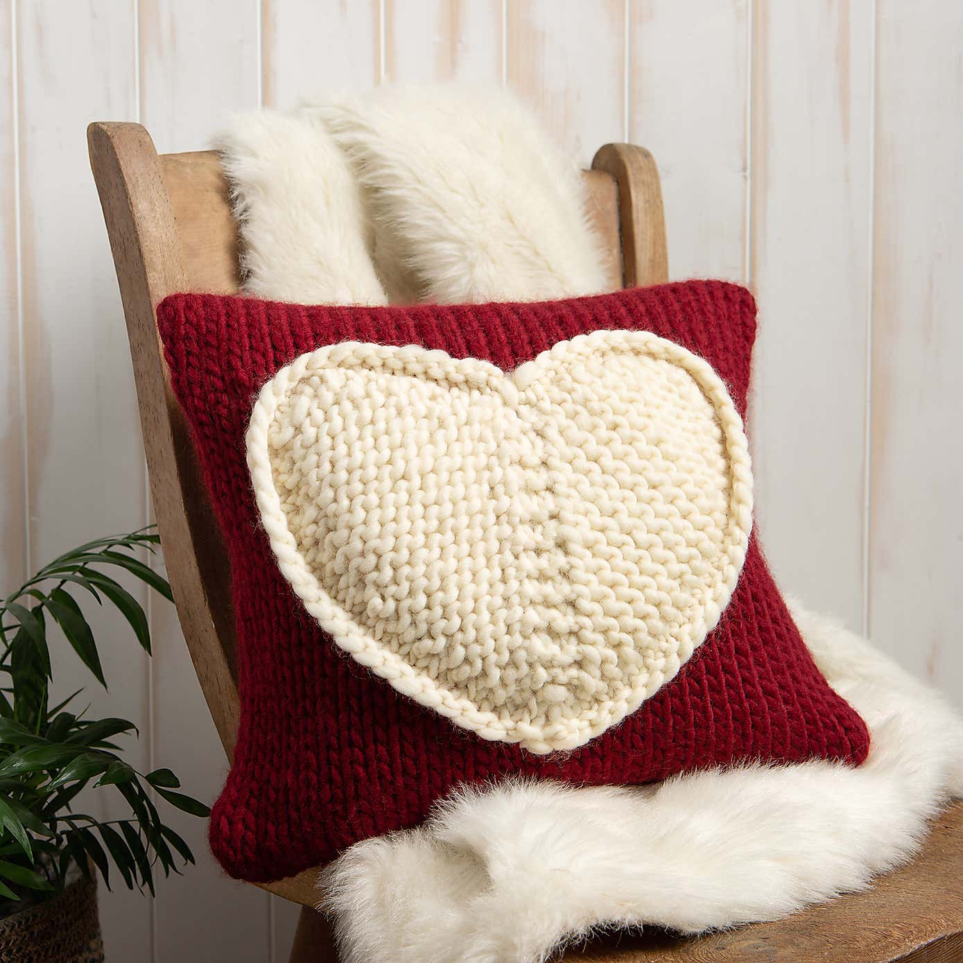 Wool Couture Wool Couture Queen of Hearts Cushion Ruby Knit Kit