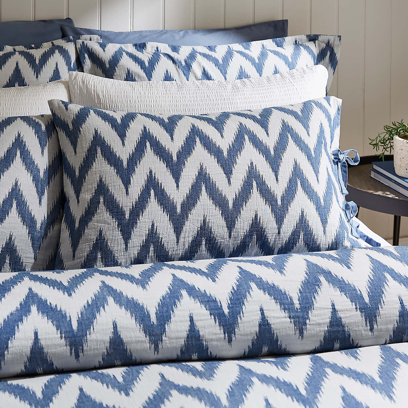Tazman Wave 100% Cotton Duvet Cover and Pillowcase Set