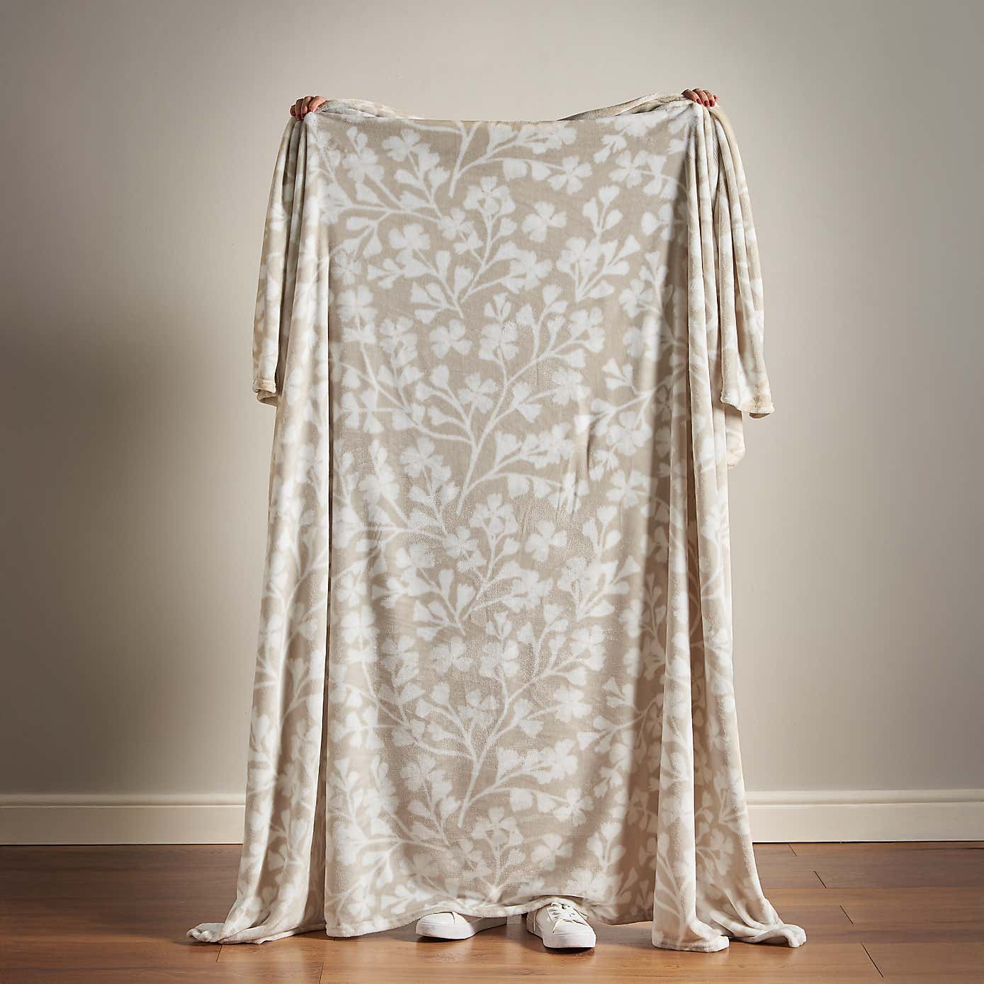 Catherine Lansfield Brooke Floral Fleece Throw 200cm x 240cm