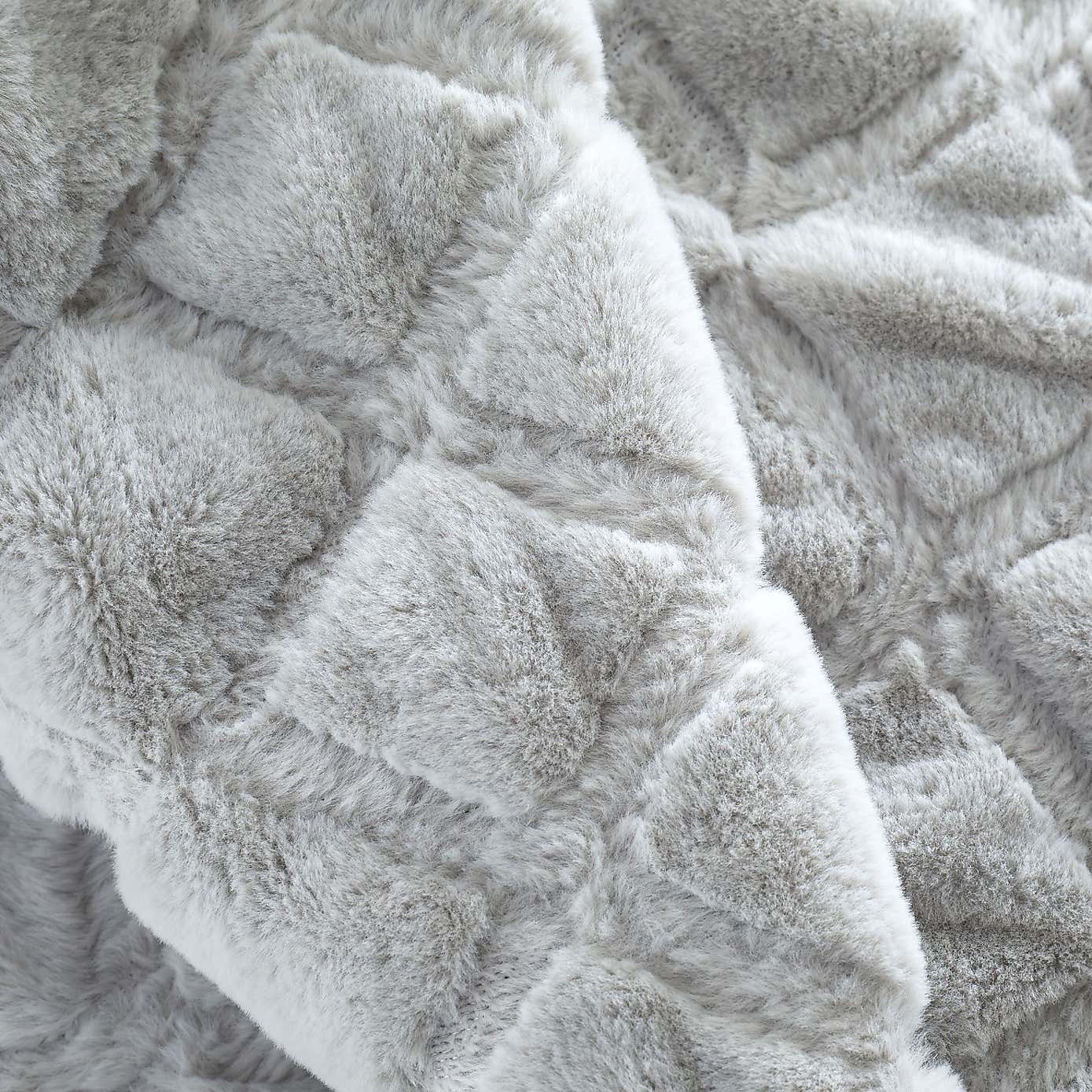 Catherine Lansfield Cosy Diamond 130cm x 170cm Throw