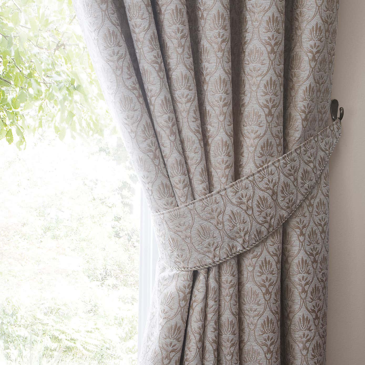 Heritage Mulberry Cream Tiebacks